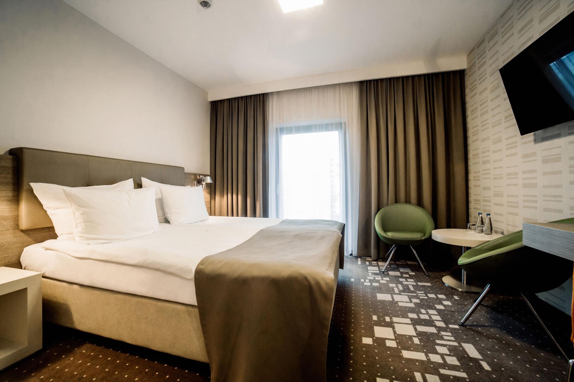Q Hotel Plus Wrocław Buitenkant foto