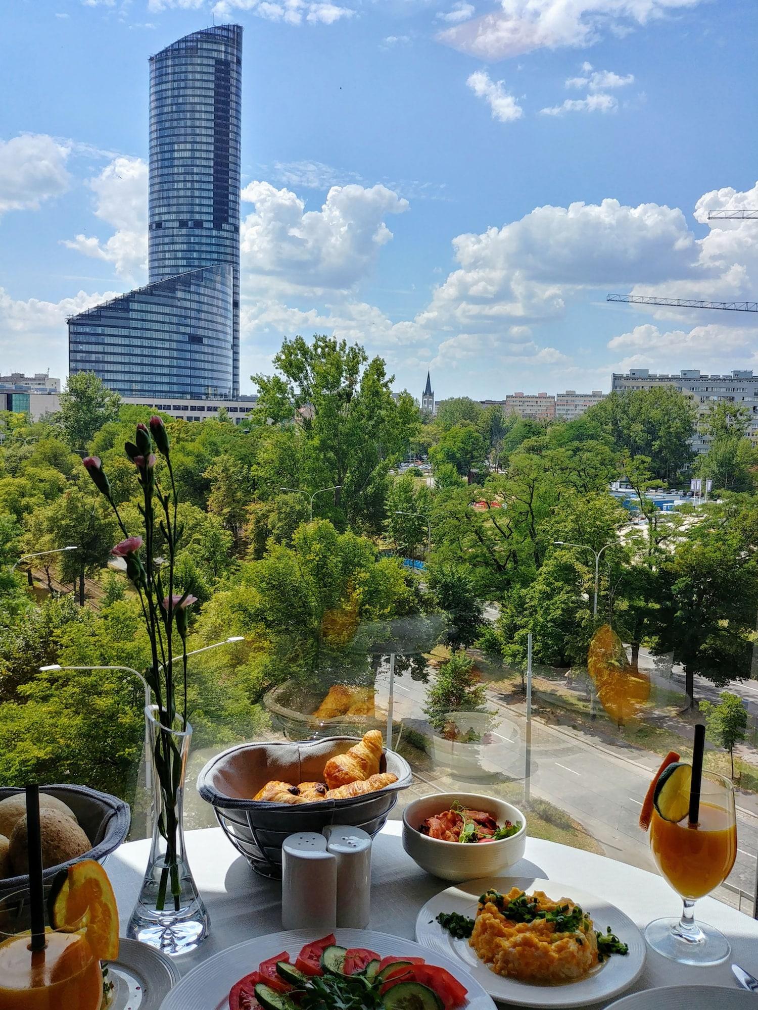 Q Hotel Plus Wrocław Buitenkant foto