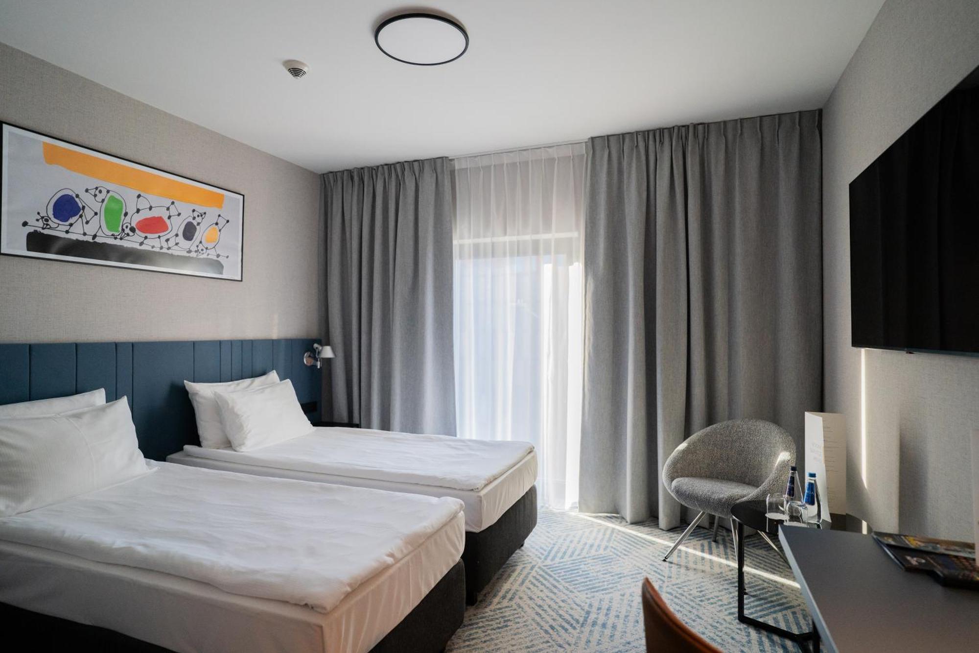 Q Hotel Plus Wrocław Buitenkant foto
