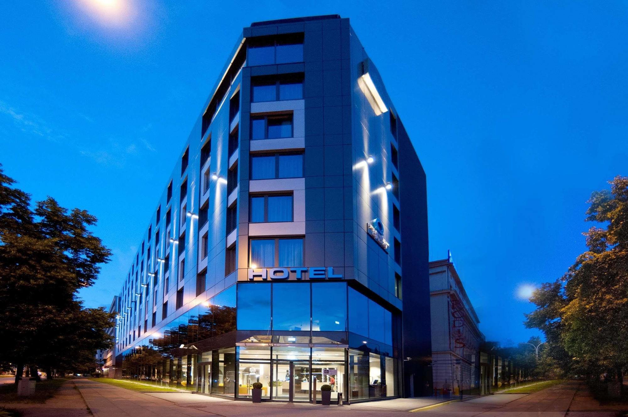 Q Hotel Plus Wrocław Buitenkant foto